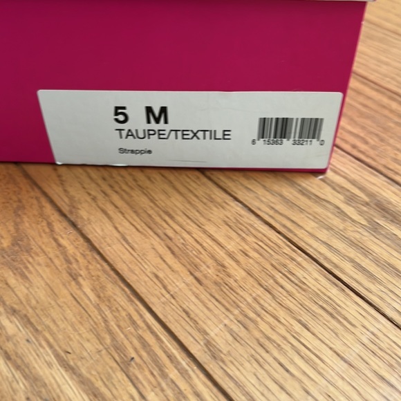 NIB Olive & Edie Strappie Ankle Boots - Picture 5 of 5